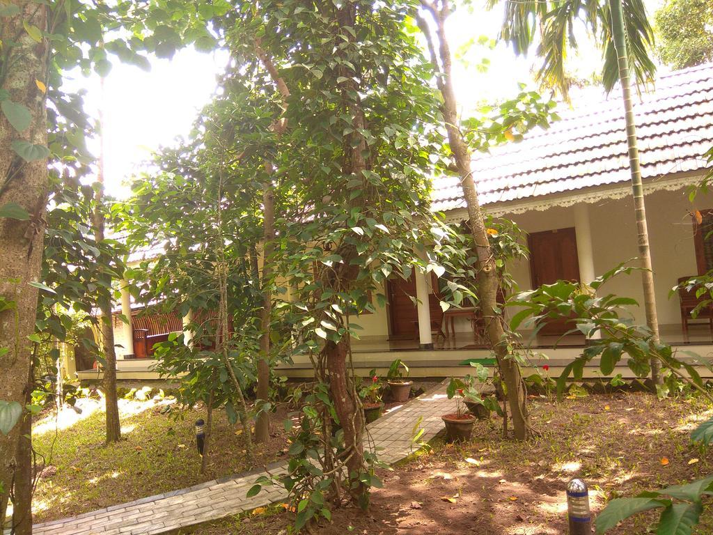 Green Court Cottage Thekkady Exterior foto